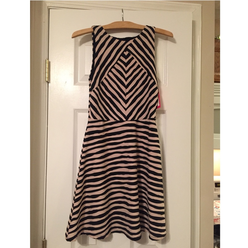 Nude/Black Sleeveless Dress